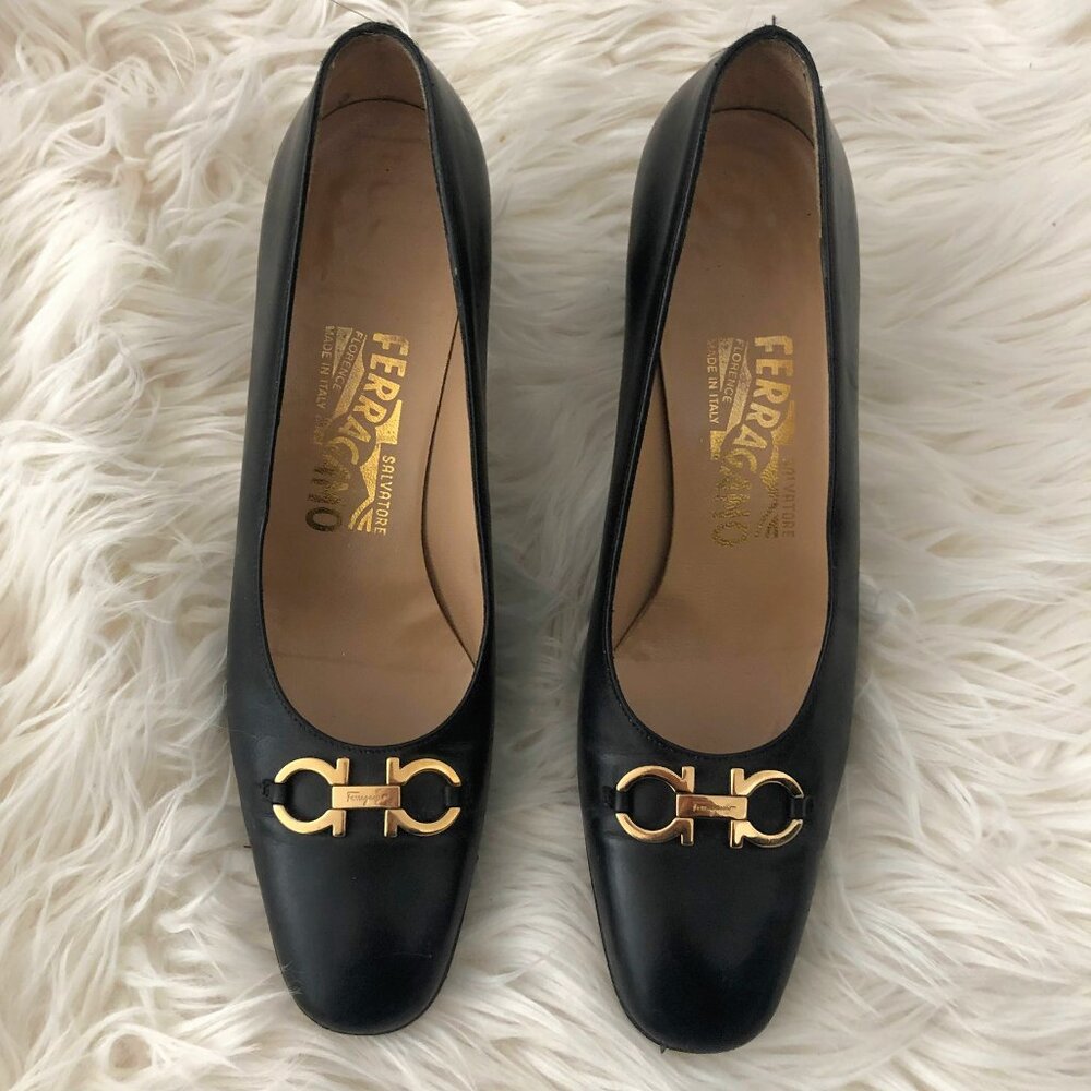Sz 7 Vintage Salvatore Ferragamo Womens Black Pumps with Gold Hardware